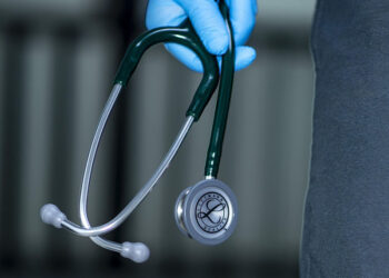 Almanya'da bir doktor 15 hastayı öldürmekle suçlanıyor
