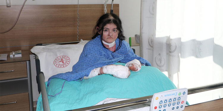 Amerikalı Arias'ın 20 yıldır kullanamadığı el parmakları operasyonla açıldı