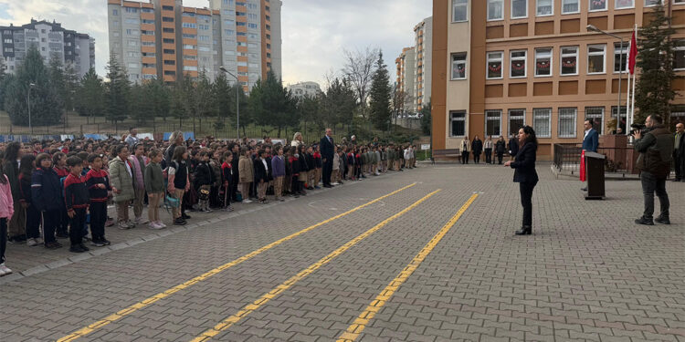 2'nci ara tatil sona erdi; Öğrenciler dersbaşı yaptı