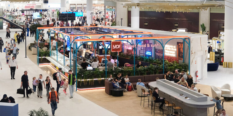 Yenilenen Antalya Havalimanı ilk yolcularını karşıladı