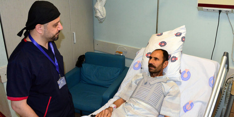 Aort damarı genişleyen hasta, 6 saat süren operasyonla sağlığına kavuştu