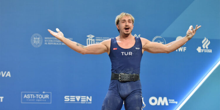 Milli Halterci Yusuf Fehmi Genç'ten  Avrupa rekoruyla birlikte iki altın madalya