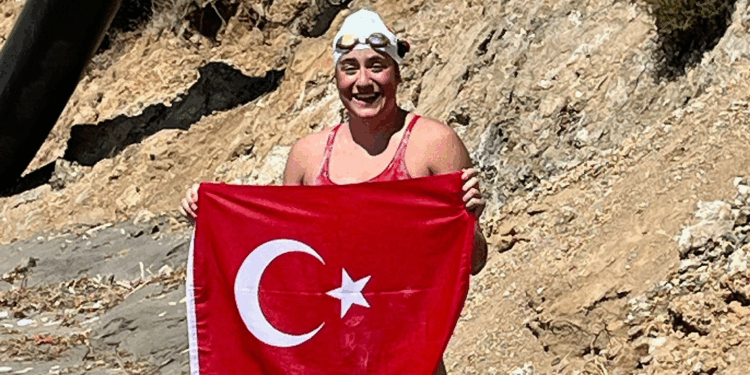 Açık su yüzücüsü Aysu Türkoğlu Ka'iwi Kanalı'nı geçecek