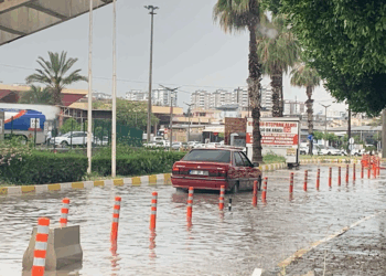 Adana'da sağanak sele neden oldu