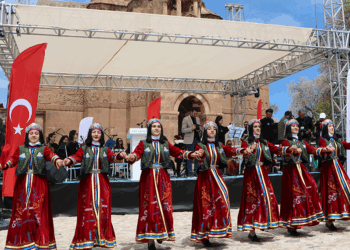 Akdamar Adası'nda '3'üncü Badem Çiçeği Festivali' başladı