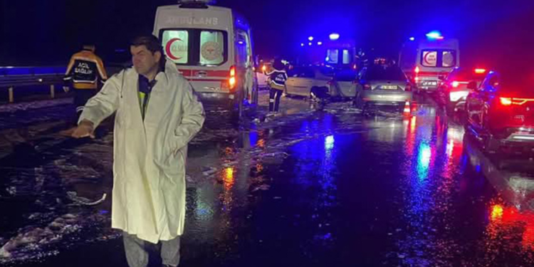 Aksaray'da sağanak ve dolu; Zincirleme kazada 10 kişi yaralandı