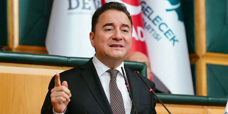 Ülkenin ana muhalefet partisine gece gündüz kayyum korkusu yaşatmak demokrasi ayıbıdır