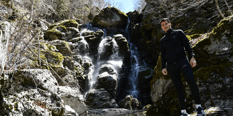 Amanoslar'da birkaç ay görülebilen şelale ilgi odağı oldu