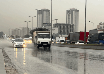 Ankara'da sağanak etkili oldu; caddeleri su bastı