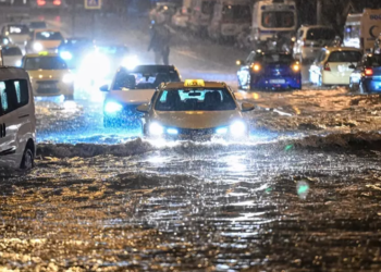 Ankara'yı sağanak vurdu, cadde ve sokaklar denize döndü