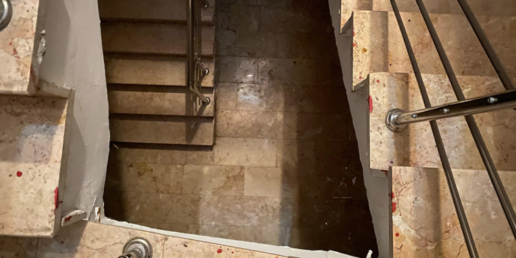 Apartman boşluğuna düşen 14 yaşındaki lise öğrencisi öldü