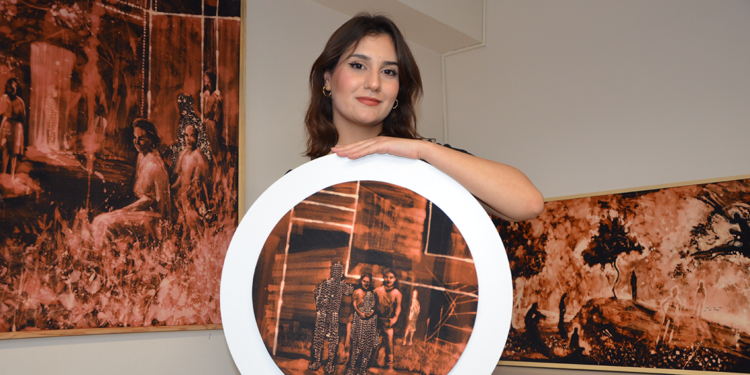 'Asit ile yüzey dekorasyon' tekniğini sanatını taşıdı