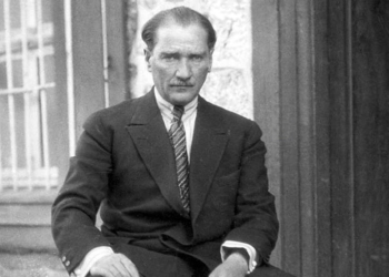 Atatürk yerli ve milli ürünlere boykot yapan kitleye ne yapmıştır?