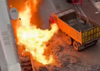 Avcılar'da 4 katlı binanın önünde doğal gaz patlaması