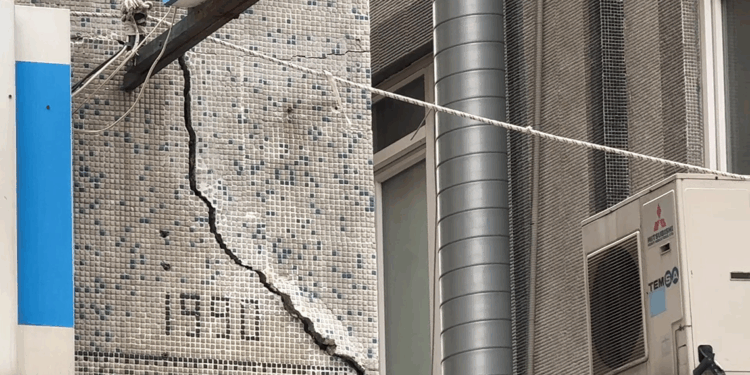 Avcılar'da üç bina tahliye edildikten sonra mühürlendi