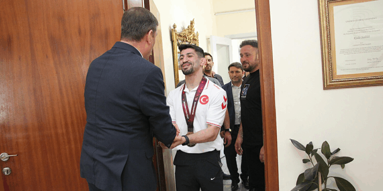 Avrupa Şampiyonu Kerem Kamal'a Kula'da coşkulu karşılama