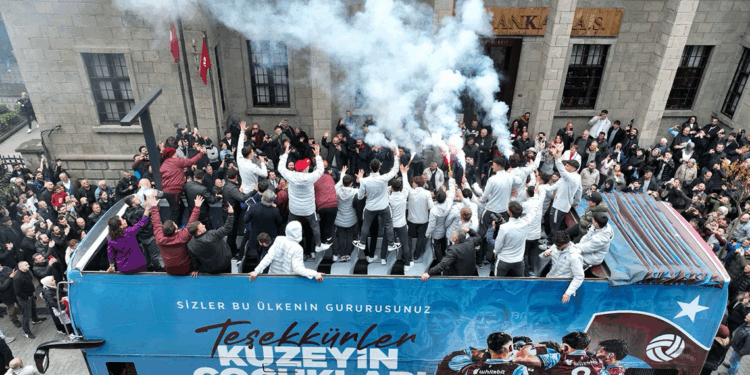 Avrupa ikincisi olan Trabzonspor U19 Takımı'na coşkulu kutlama 