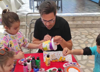 Sokak hayvanlarının su ve yiyecek ihtiyacı için baba-çocuk etkinliği düzenlendi