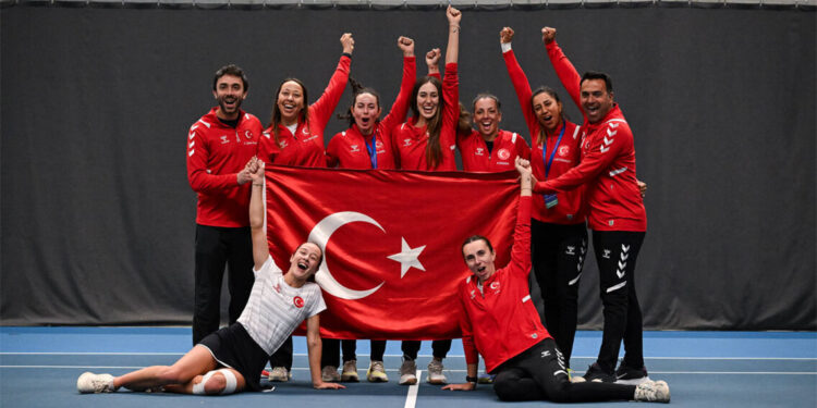 Bakan Bak’tan A Milli Kadın Tenis takımı için tebrik mesajı