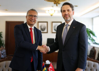 Alparslan Bayraktar Mauritiuslu mevkidaşı ile görüştü