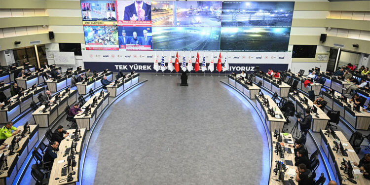 Tüm afet gruplarının temsilcileri gelişmeleri takip ediyor