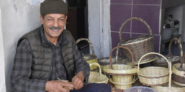 Bergama'da sepetçilik son ustasıyla yaşatılıyor