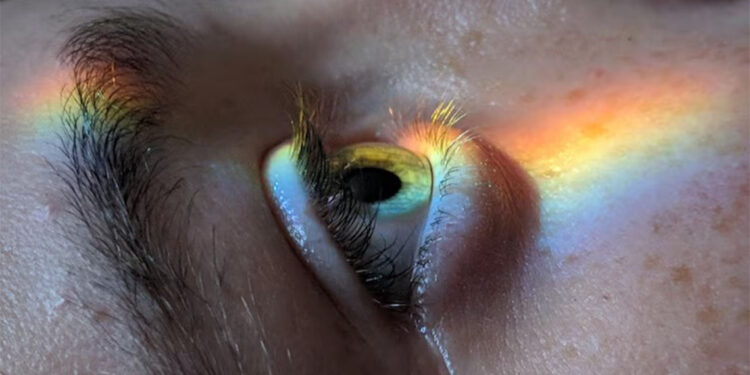 Doğal yollarla algılanamayan, yeni bir renk keşfedildi