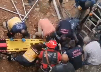 4 metrelik beton kuyuya düşen işçi kurtarıldı