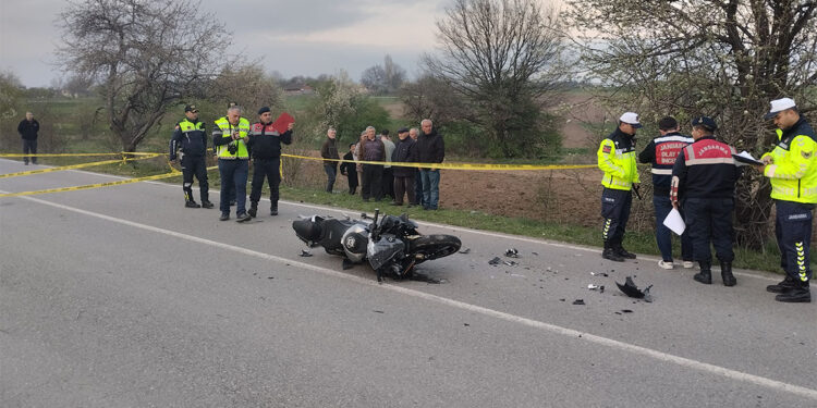 Bolu'da traktör ile motosiklet çarpıştı