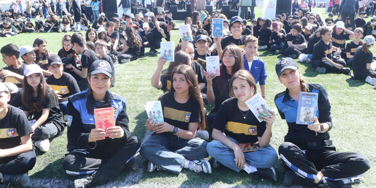 Burdur'da Kitap Okuma Etkinliği'ne 5 bin öğrenci katıldı