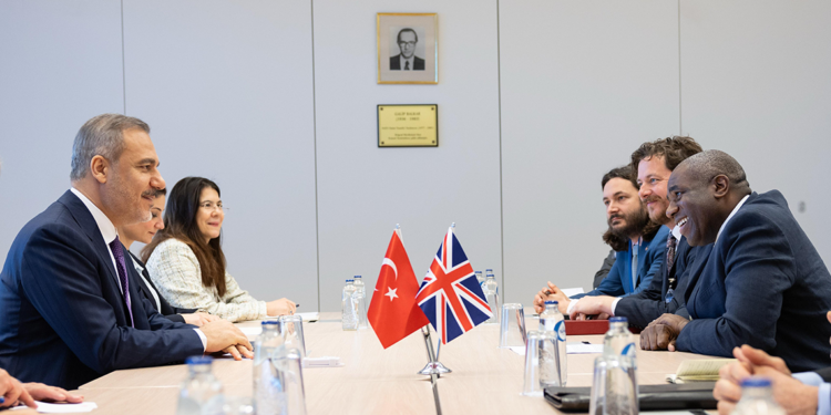 Bakan Fidan, İngiltere Dışişleri Bakanı ile görüştü