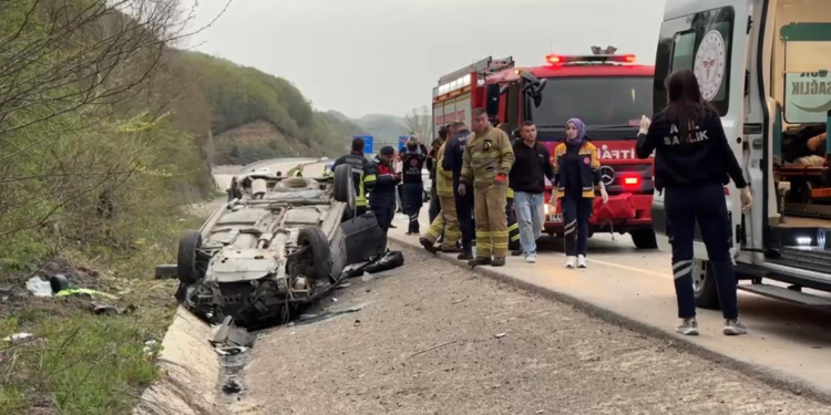 Bartın'da iki otomobil çarpıştı: 10 yaralı