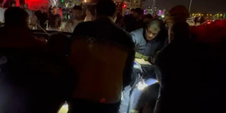 Batman'da otomobil ile hafif ticari araç çarpıştı: 7 yaralı