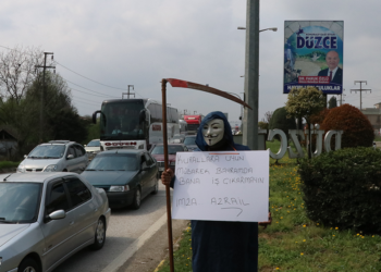 'Bayramda bana iş çıkarmayın' pankartıyla sürücüleri uyardı