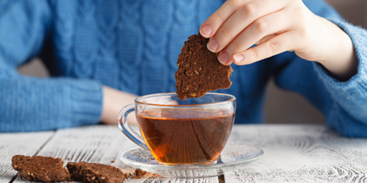 Bisküviyi çaya bandırmak: Bir ritüelin sıcaklığı ve huzuru