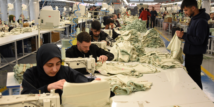 Bitlis'te teşviklerle açılan tekstil atölyelerinde 13 bin kişiye istihdam