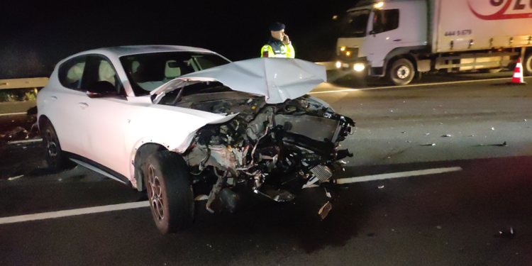 Bursa'da 4 araç kazaya karıştı: 1 ölü, 7 yaralı