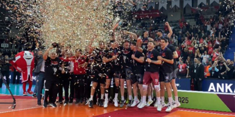 Ziraat Bankkart Erkek Voleybol Takımı CEV Kupasının şampiyonu