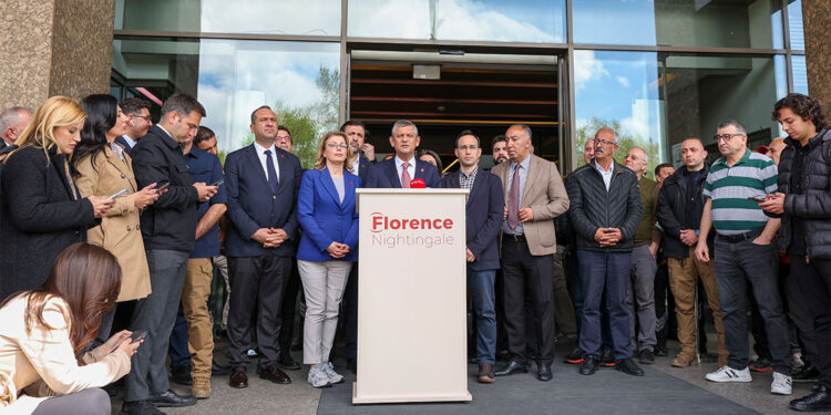 Özgür Özel Sırrı Süreyya Önder'in son durumu hakkında bilgi aldı