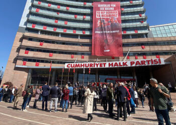 CHP Genel Merkezi'nde imza kampanyası