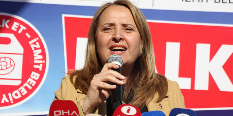 Cumhuriyet Halk Partisi hizmet belediyeciliği yapıyor