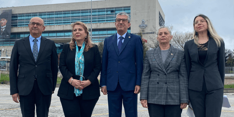 CHP'den AYM'ye yürürlüğü durdurma ve iptal başvuruları