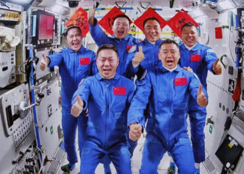 Shenzhou-19 misyonunda yer alan taykonotlar görev teslimini tamamladı