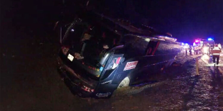 Adana'daki festivalden dönen tur otobüsü kaza yaptı: 24 yaralı