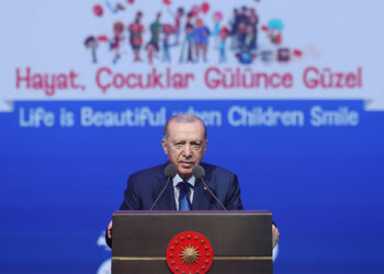 Kötülere ve kötülüklere rağmen bu dünyayı sizler güzelleştireceksiniz