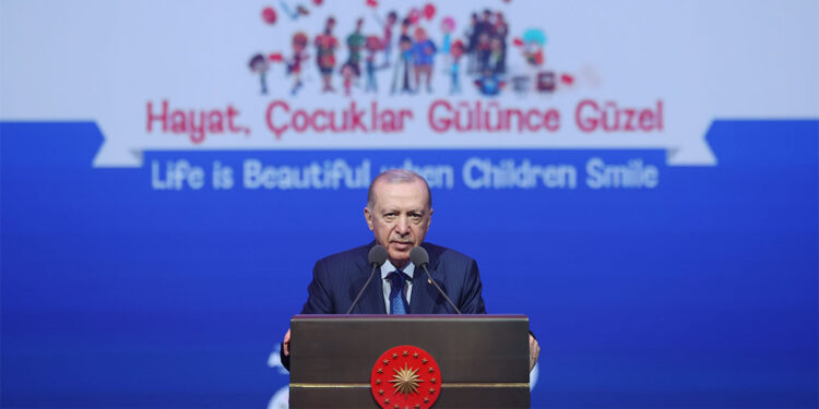 Kötülere ve kötülüklere rağmen bu dünyayı sizler güzelleştireceksiniz