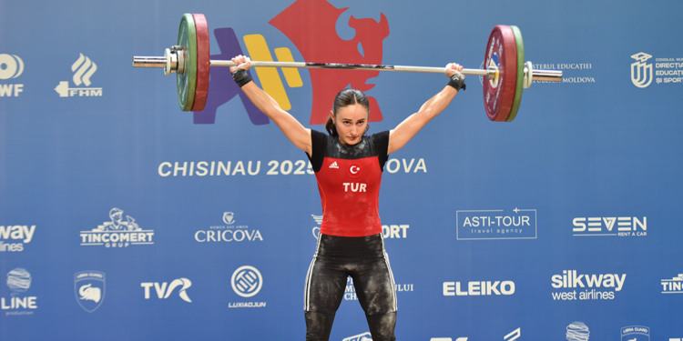 Cansel Özkan, Avrupa Halter Şampiyonası'nda bronz madalya kazandı