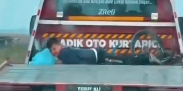 Çekicinin kasasında çocuk taşıyan sürücüye 9 bin 456 lira ceza