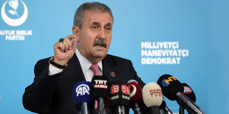 Çin mallarına en az yüzde 100 ilave vergi konulmalıdır