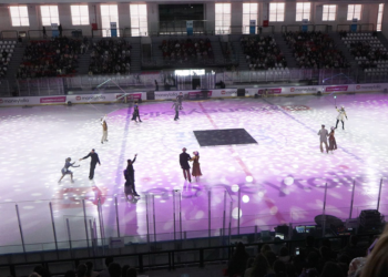Cinderella on Ice gösterisinin ilki, seyirciyle buluştu